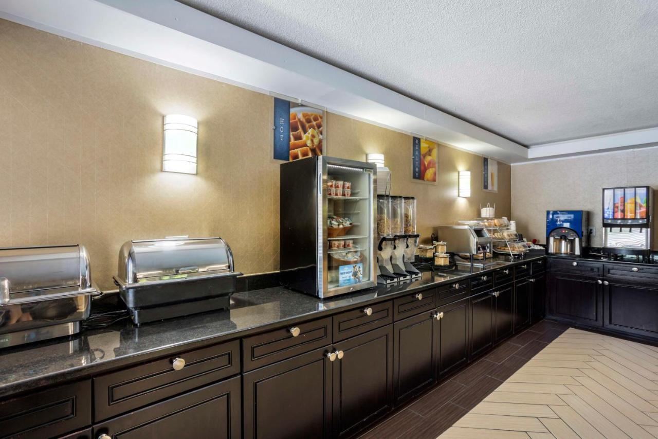 Best Western Harrisburg North Hotel Buitenkant foto
