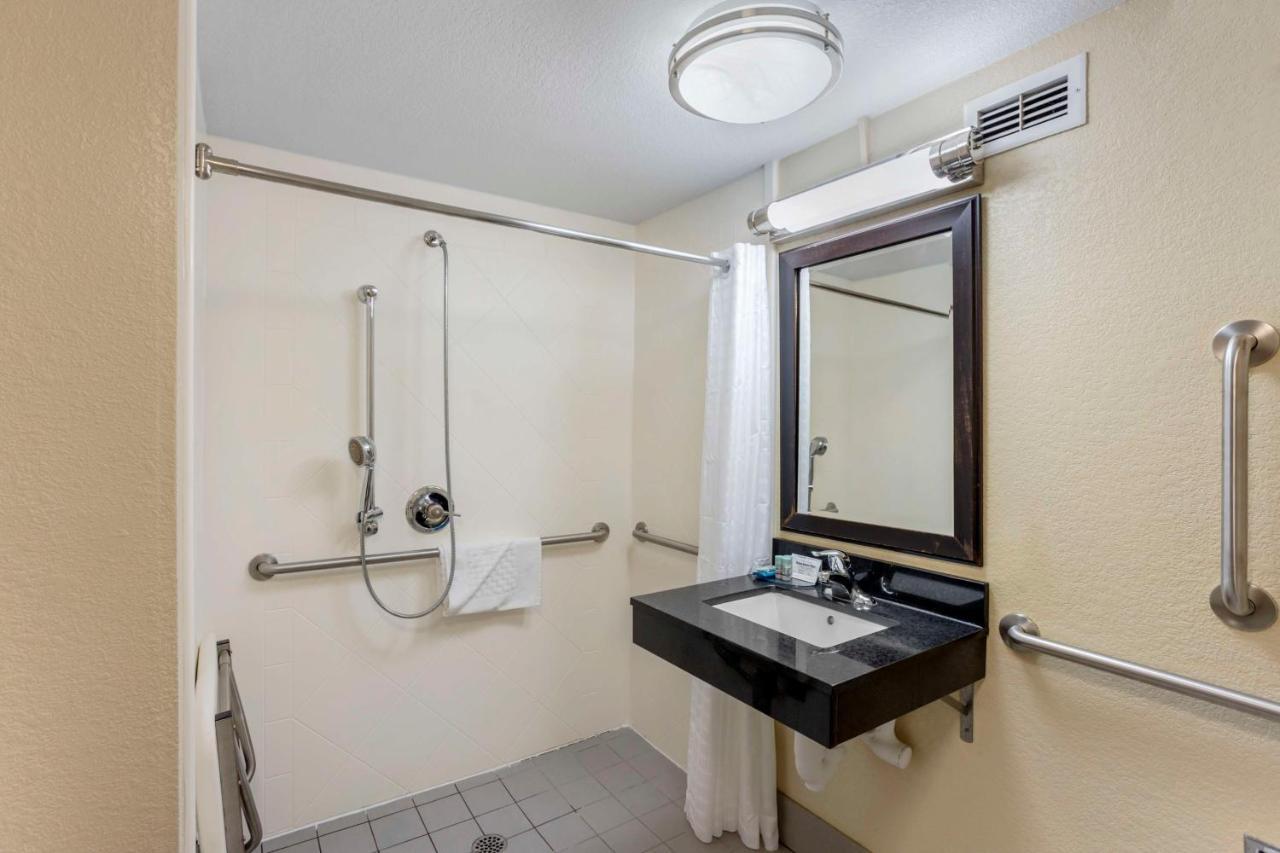 Best Western Harrisburg North Hotel Buitenkant foto
