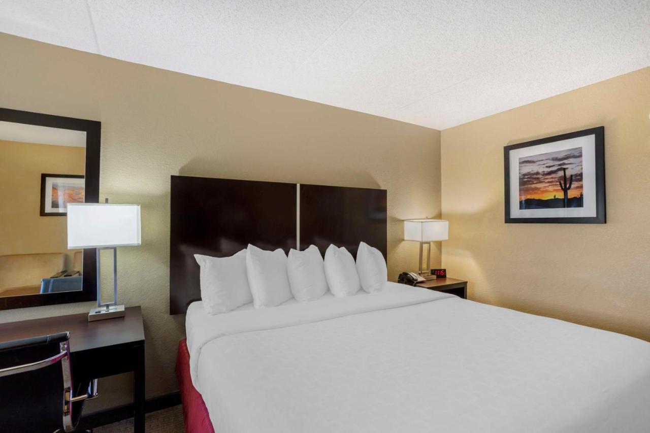 Best Western Harrisburg North Hotel Buitenkant foto