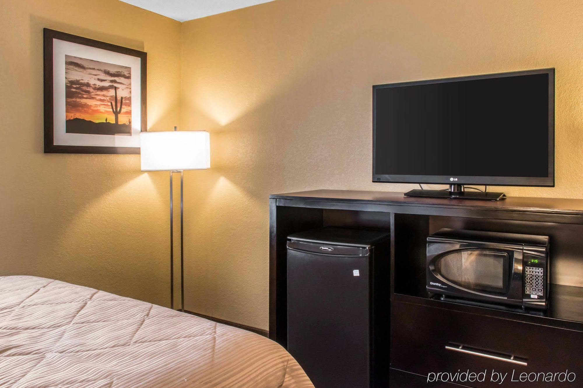 Best Western Harrisburg North Hotel Buitenkant foto